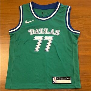 Kid Official Nike NBA Swingman jersey of the Dallas